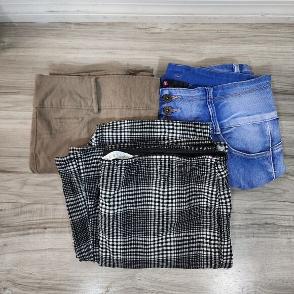 Women's Pants Jeans Size 15 Lot of 3 - Picture 1 of 7